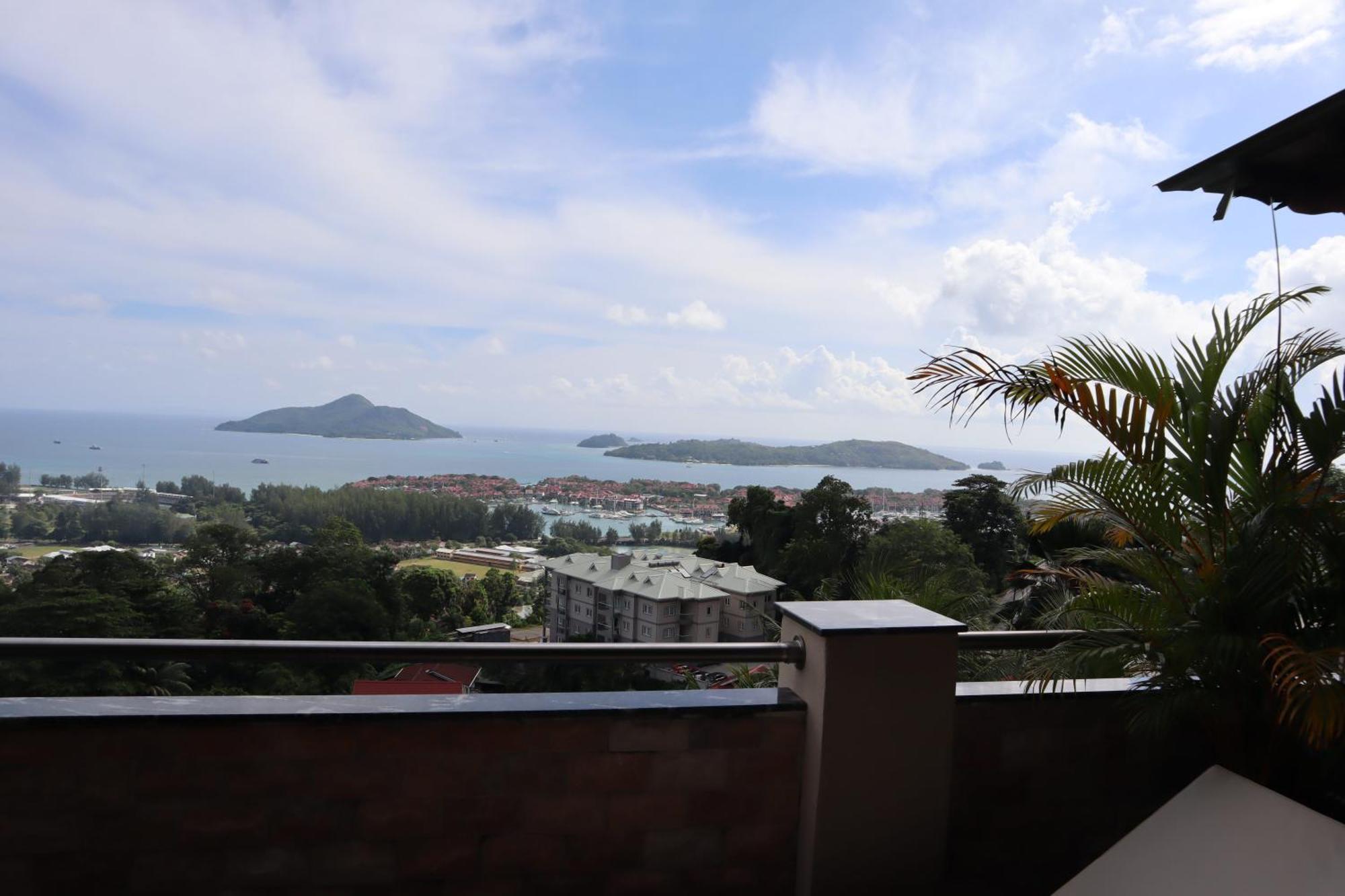 180 Degrees Self-Catering Hotel Victoria Exterior photo