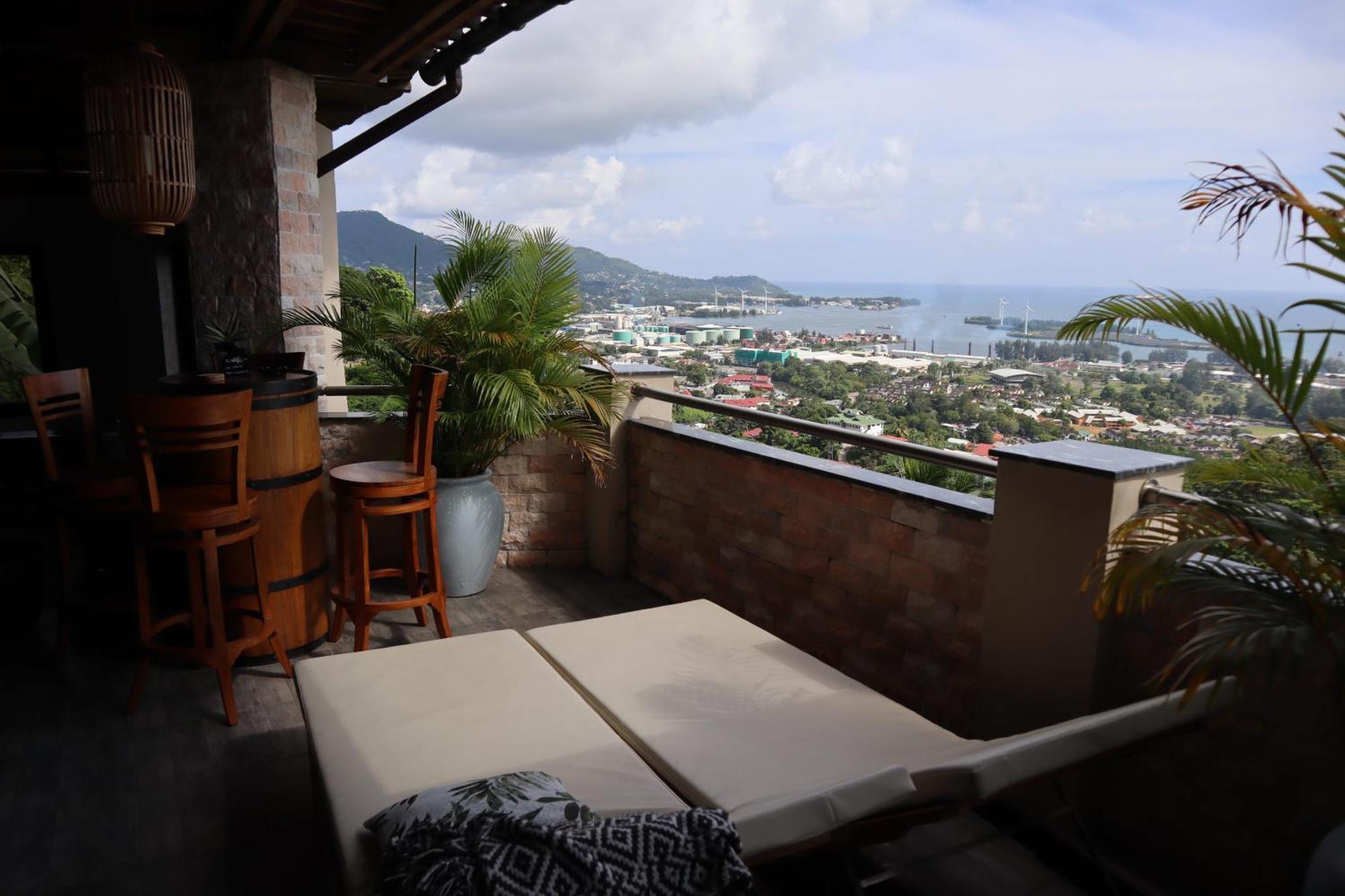 180 Degrees Self-Catering Hotel Victoria Exterior photo