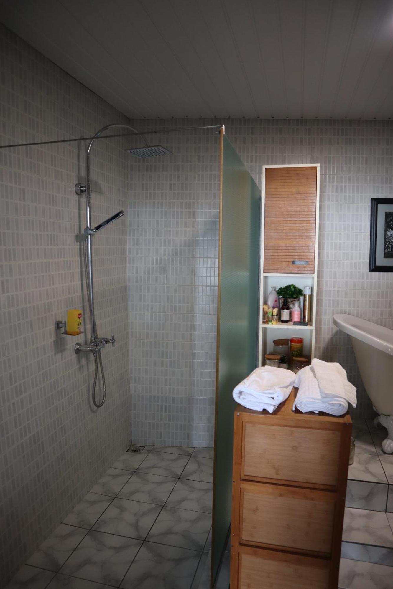 180 Degrees Self-Catering Hotel Victoria Exterior photo