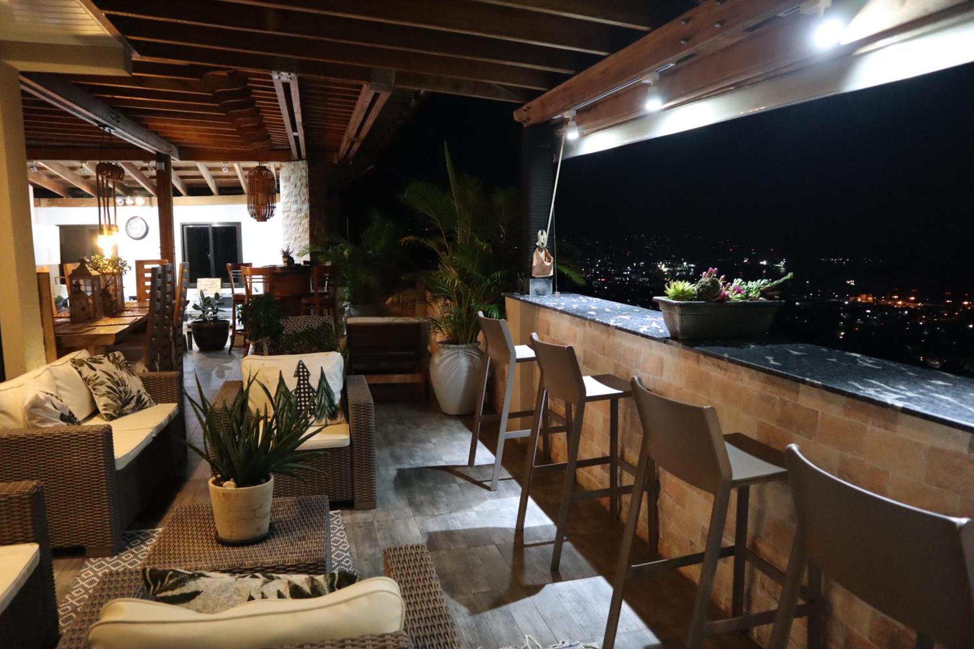 180 Degrees Self-Catering Hotel Victoria Exterior photo
